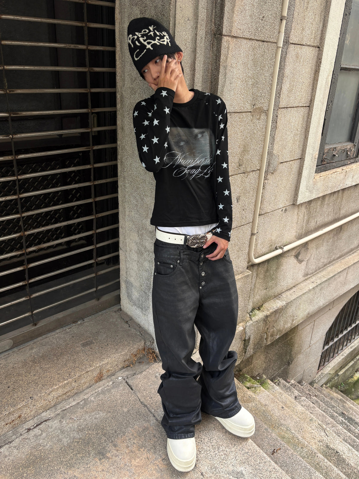 Star Raglan Portrait Script Print Long Sleeve Tee - Black model street style