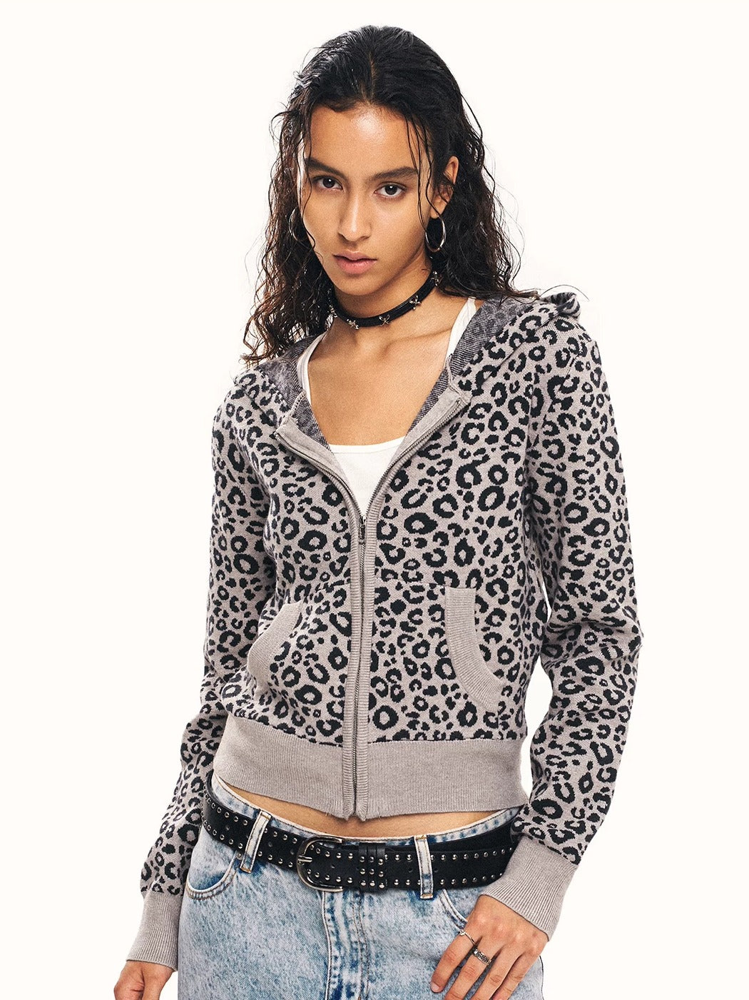 0123Start Leopard Knit Hooded Zip-Up Cardigan - Gray model front