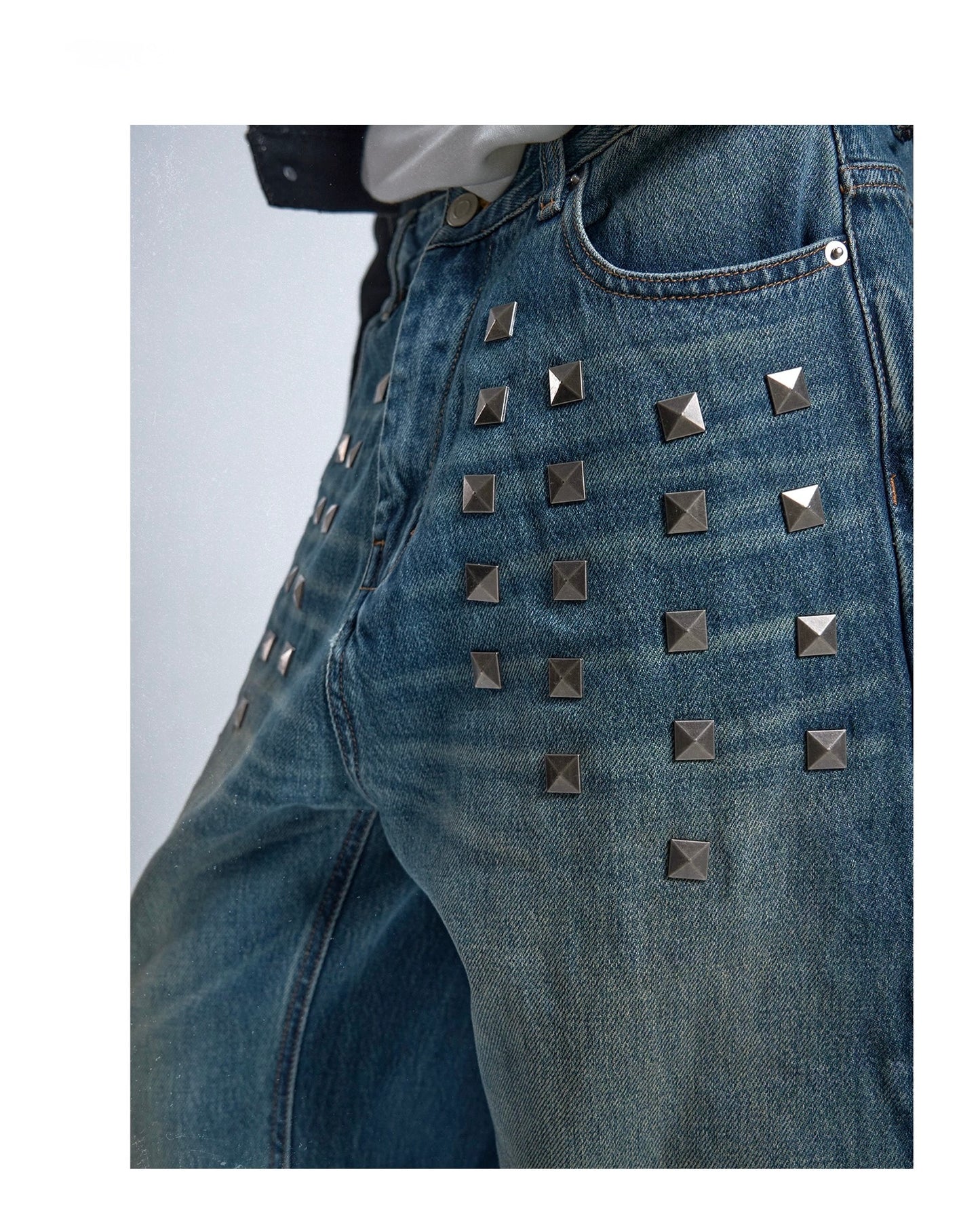 Distressed Whiskered Baggy Straight Jeans