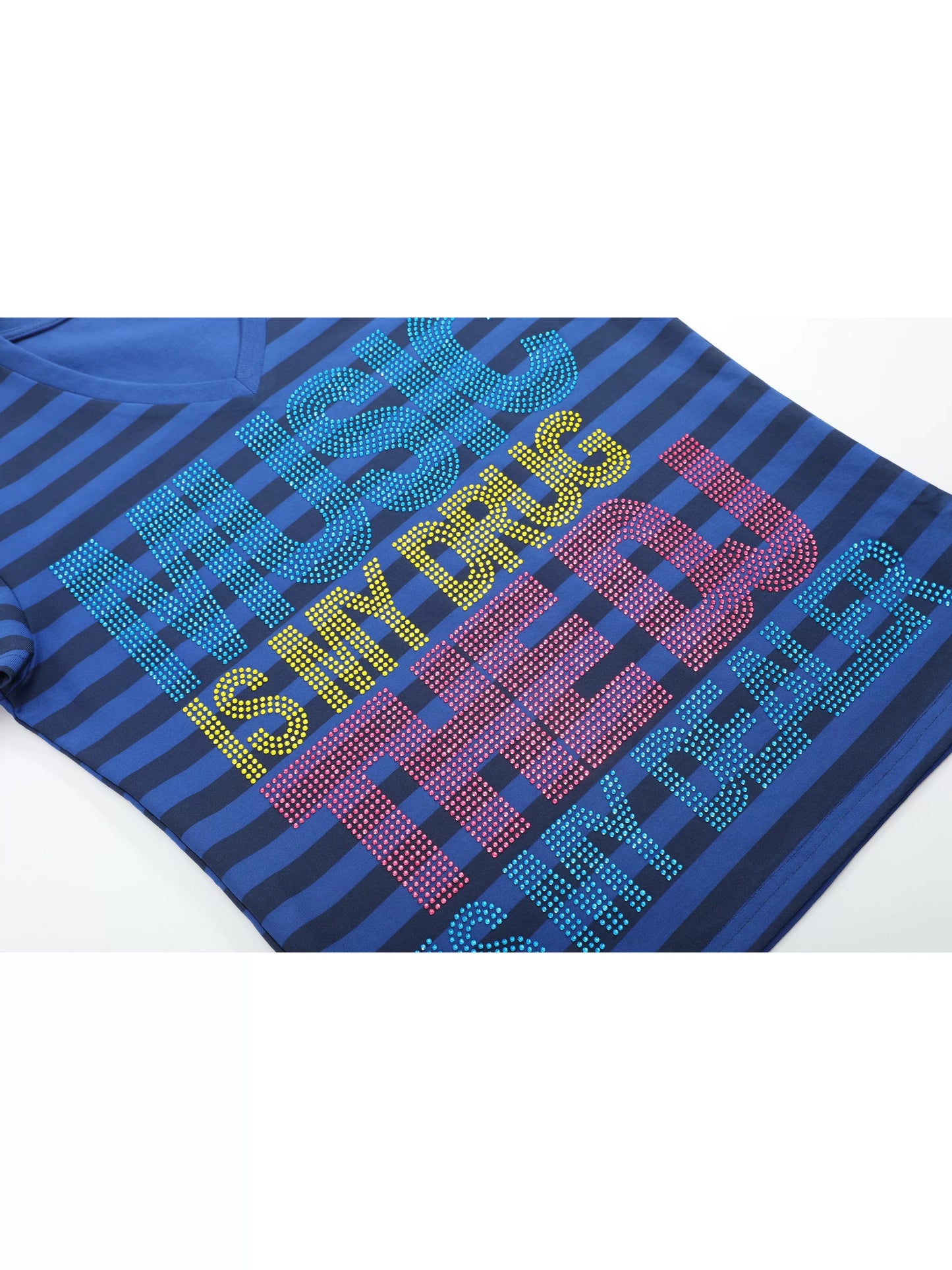 noE「MUSIC DRUG」スローガン ストライプTシャツ - 鮮やかなラインストーンのグラフィック スリムTシャツ