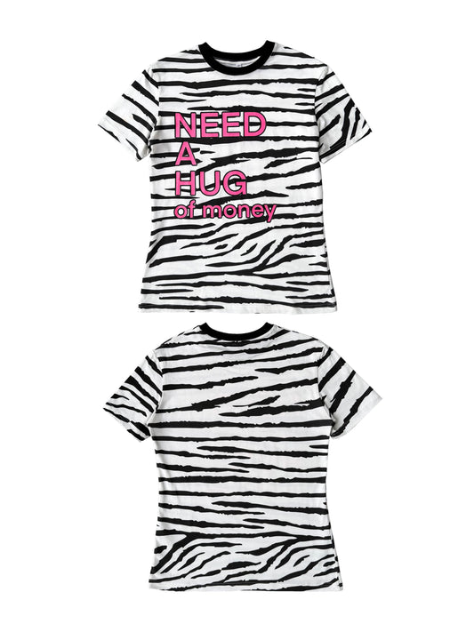 CHAI SS26 「ハグ」ゼブラ柄グリッターTシャツ - スパークルグラフィック 綿100％Tシャツ