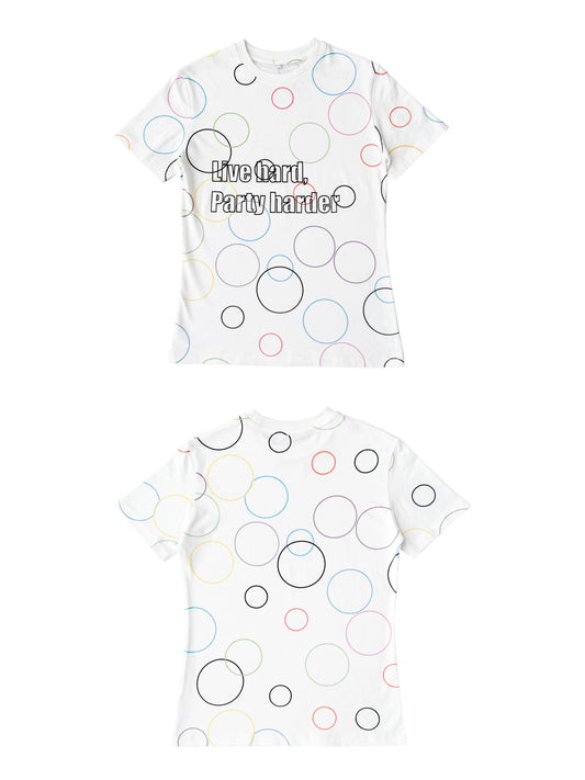 CHAI SS26 「Party Harder」スローガンTシャツ - カラフルサイケデリック渦巻スリムベビーTシャツ